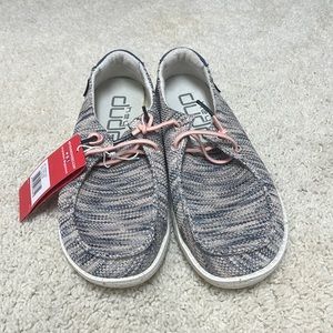 Hey dude shoes size 7!